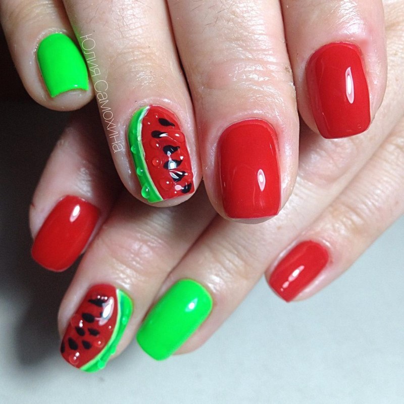Летний маникюр с арбузом