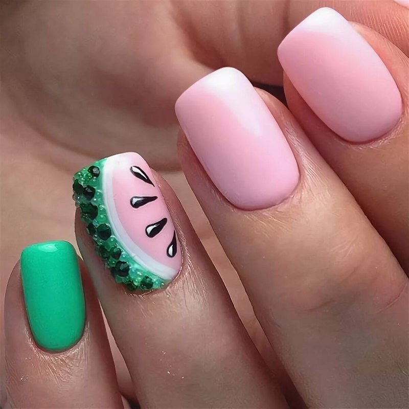 Маникюр на короткие ногти с арбузиком