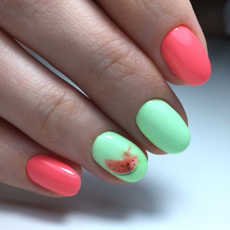 Фрукты на ногтях