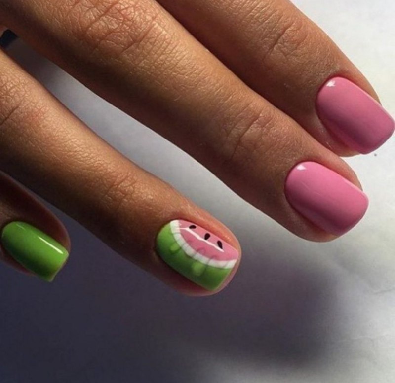 Маникюр с арбузом