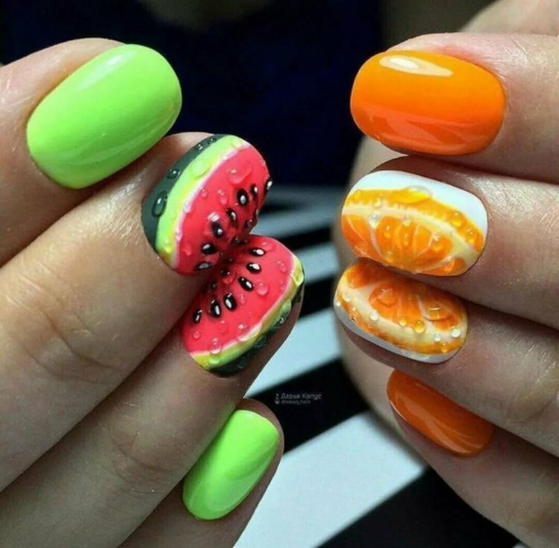 Маникюр красно-зелёный Арбуз