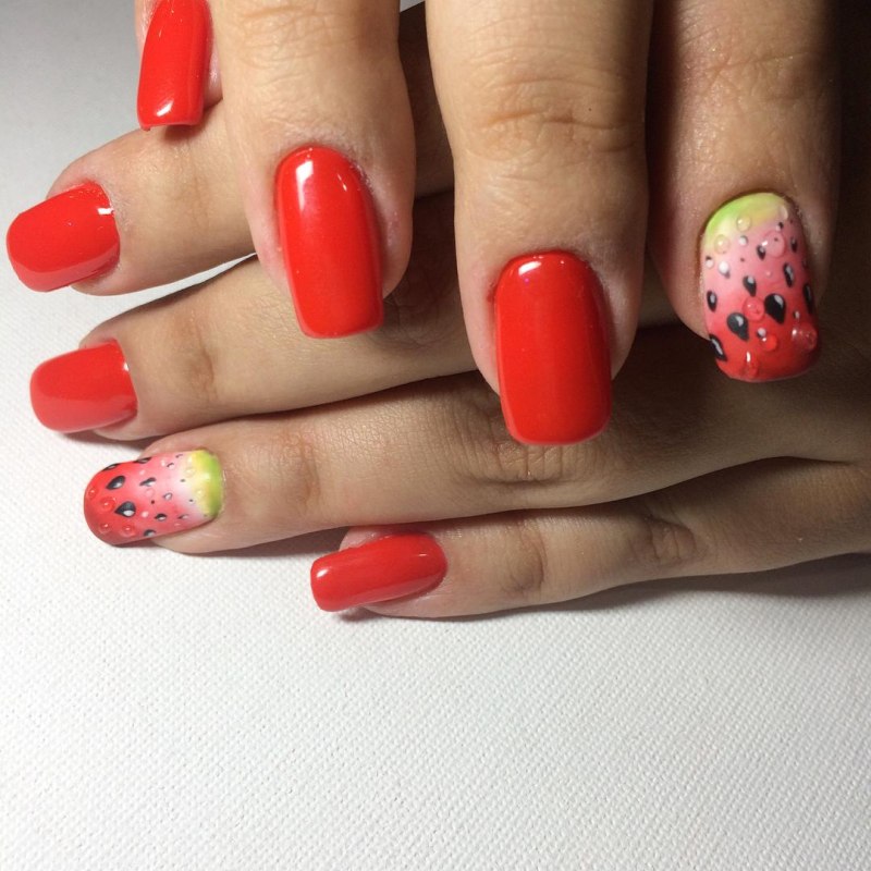 Красные ногти с арбузиком