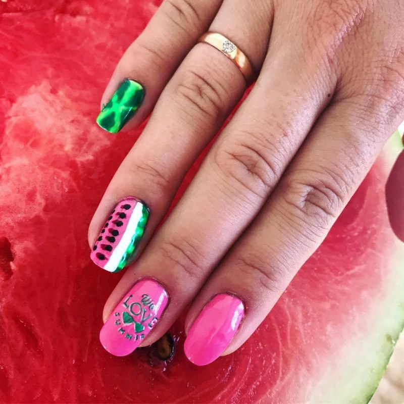 Летний маникюр с фруктами