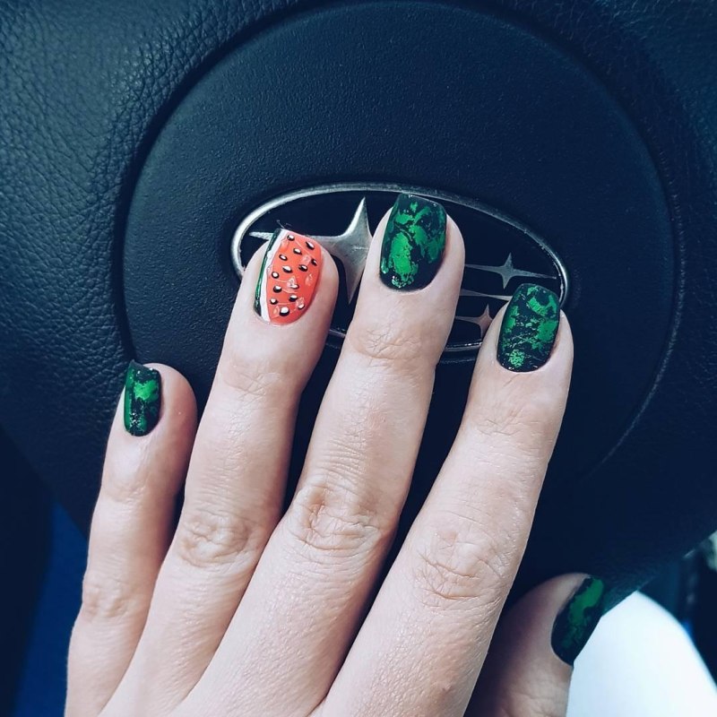 Маникюр Арбуз со стразами