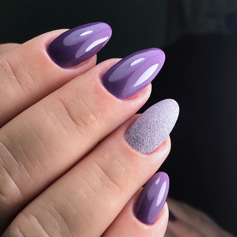 Маникюр в черешневых тонах