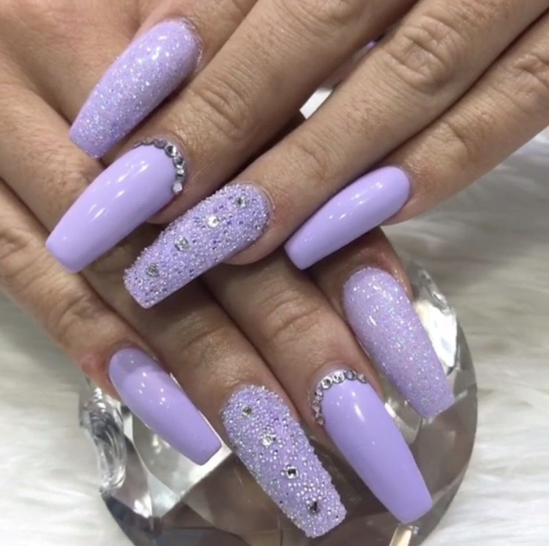 Ногти сиреневые с серебром