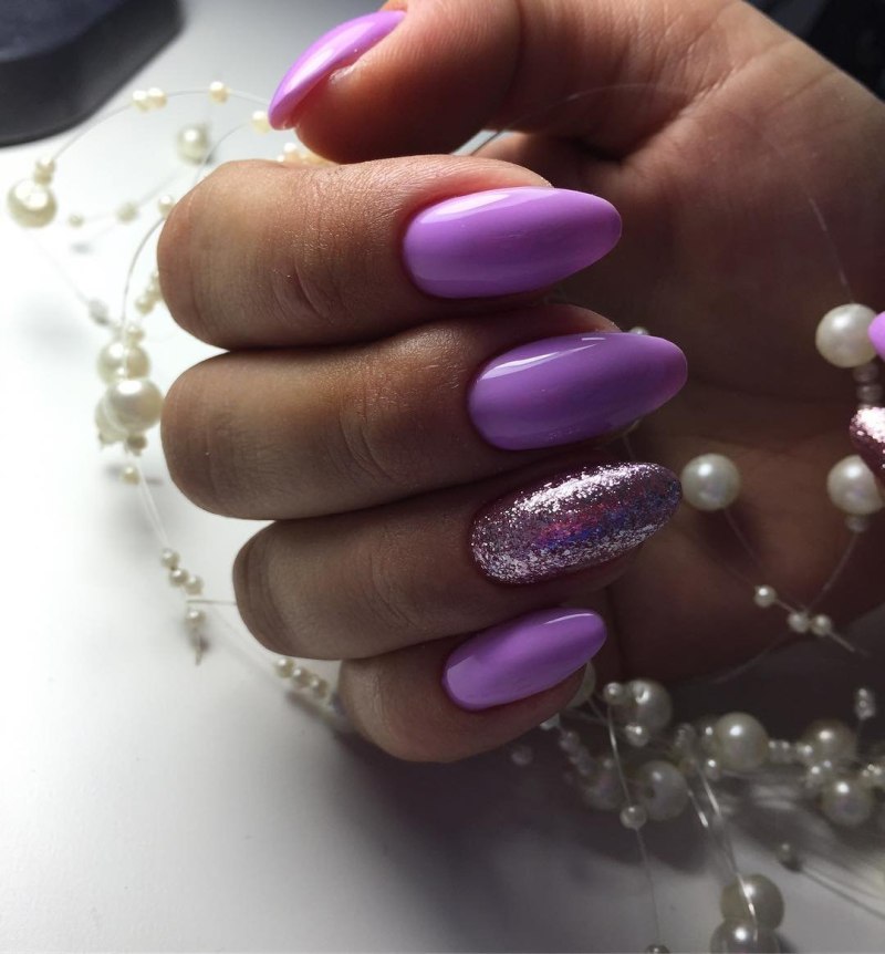Сиреневый маникюр на короткие ногти 2020