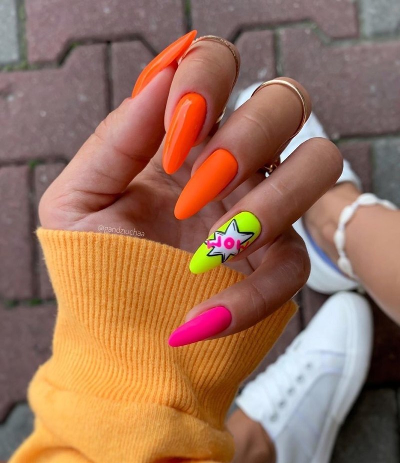 Яркий маникюр на длинные ногти