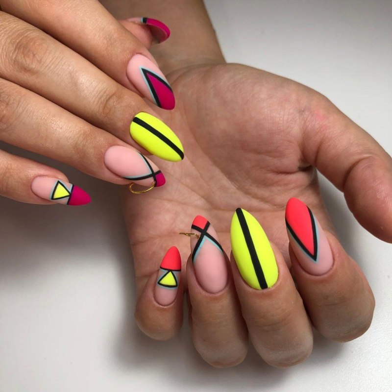 Яркий летний маникюр