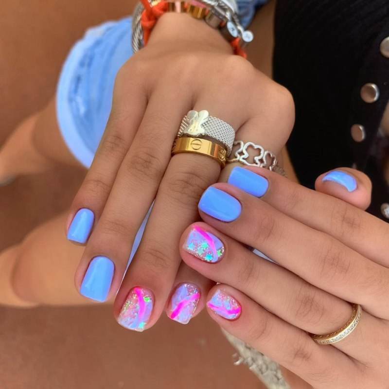 Модный яркий маникюр