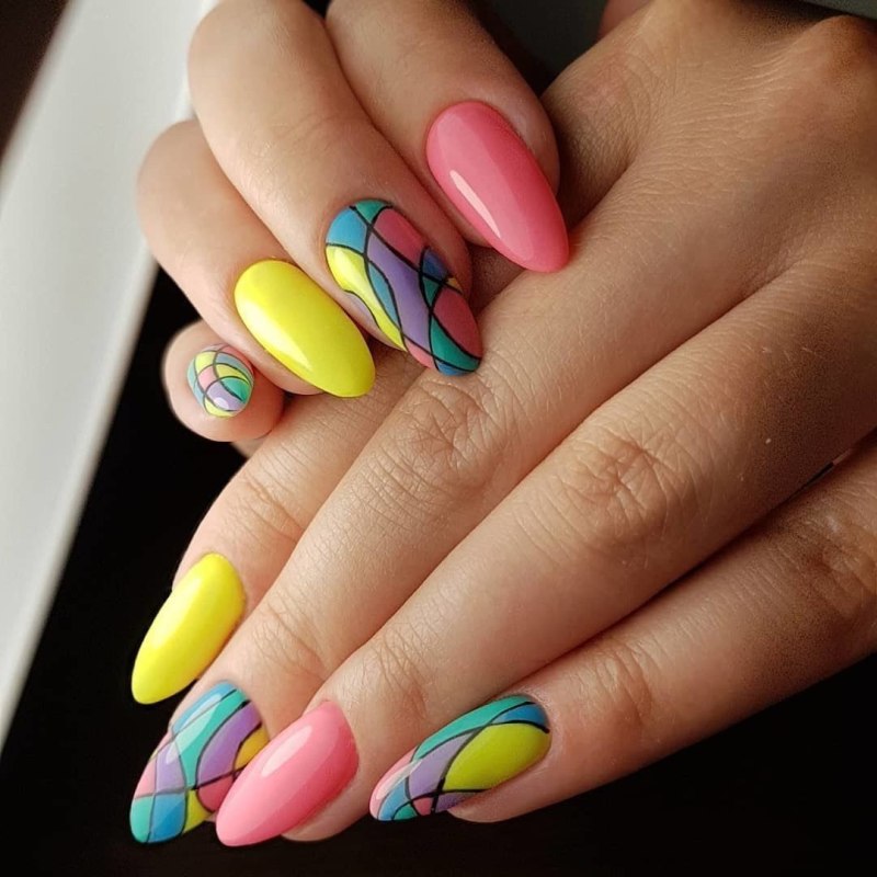 Яркий летний маникюр