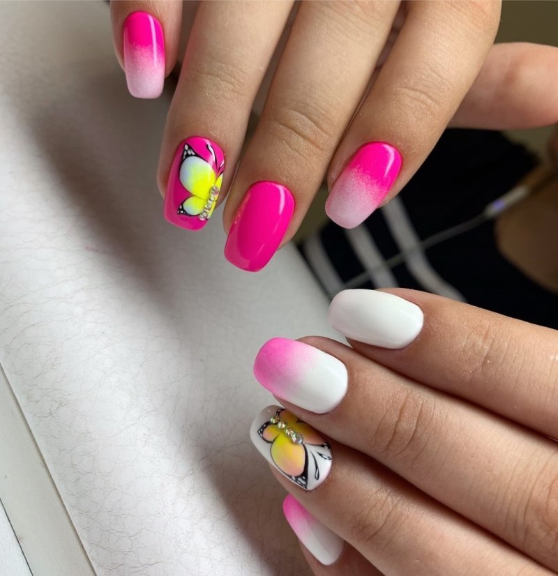 Яркие короткие ногти