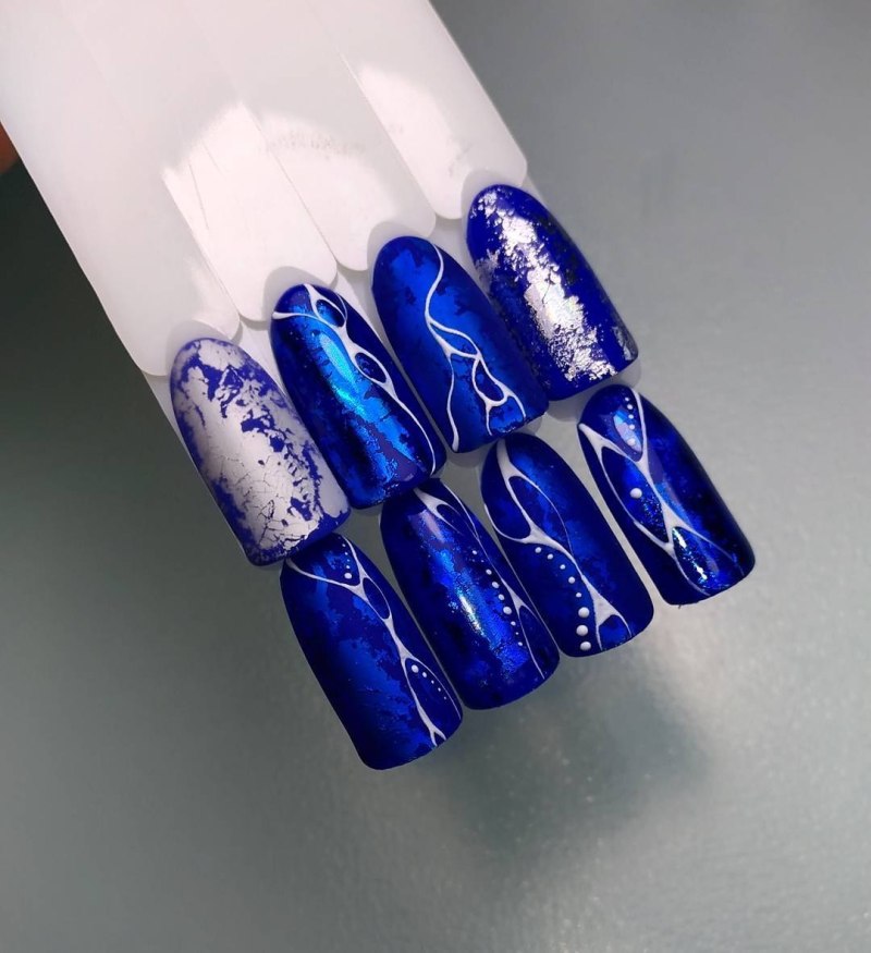 Синий маникюр