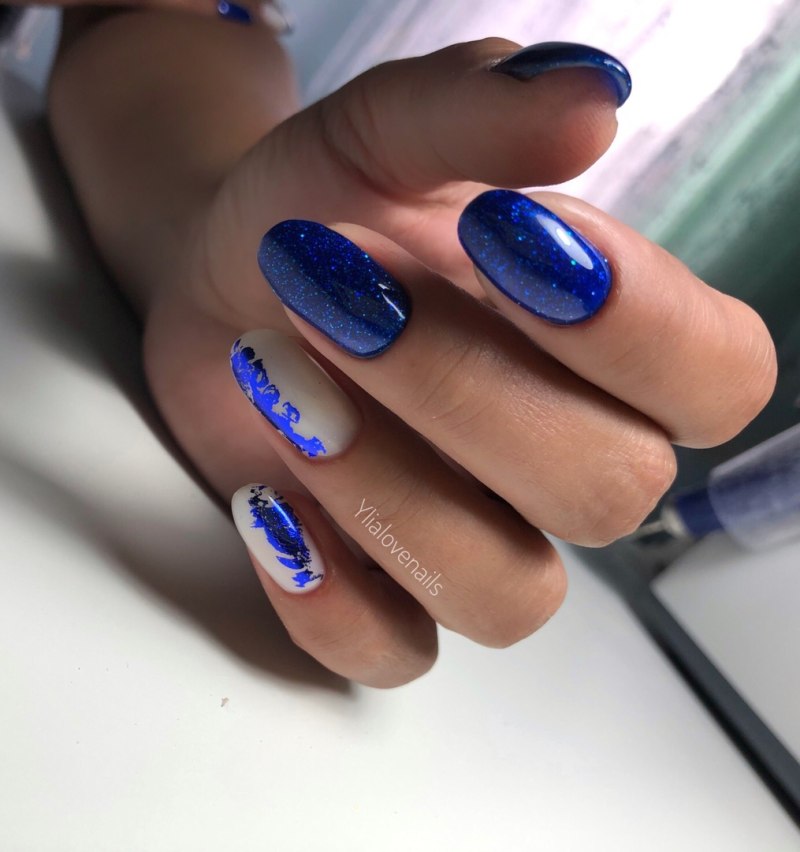 Синяя фольга на синем лаке