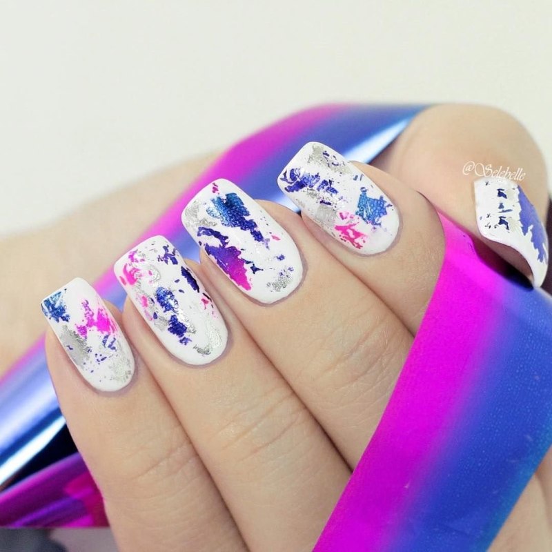 Синий маникюр с блёстками