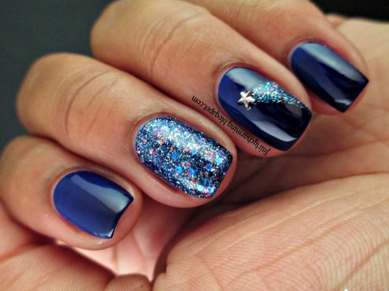 Синие ногти с фольгой