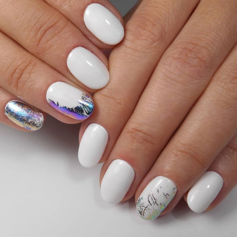 Маникюр синий с фальго