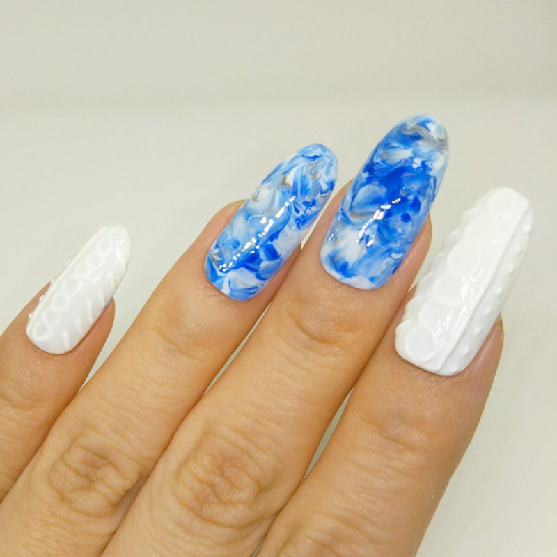 Маникюр с наклейками