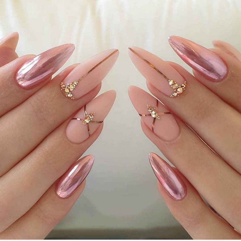 Маникюр на длинные острые ногти нежный