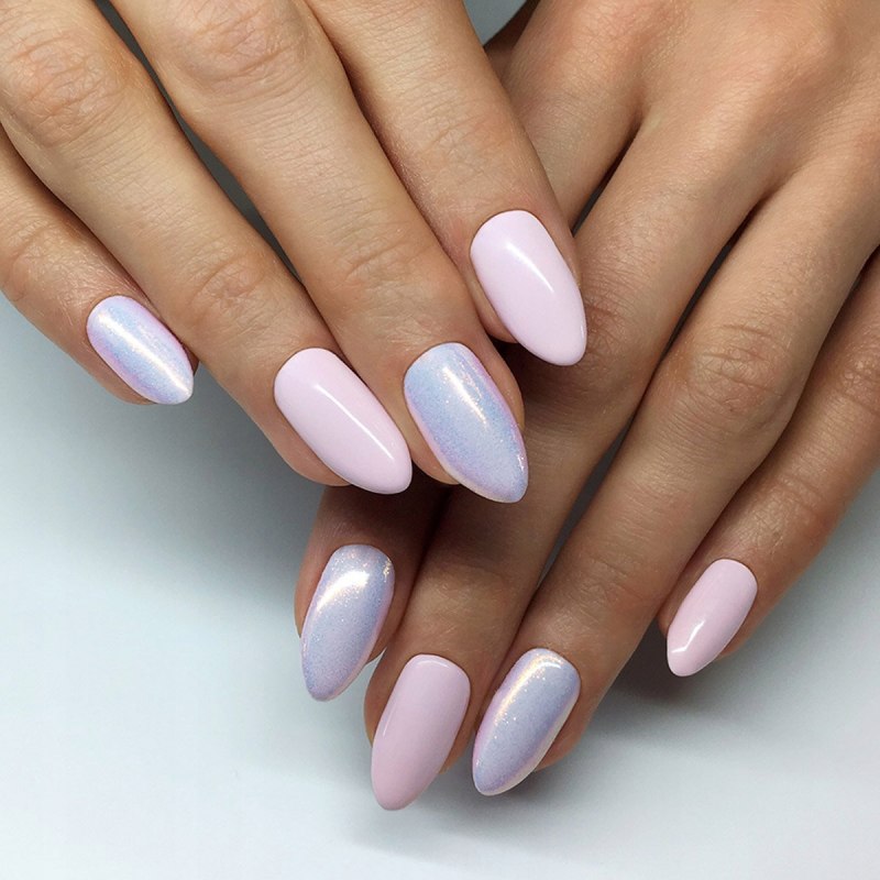 Пастельный маникюр с втиркой