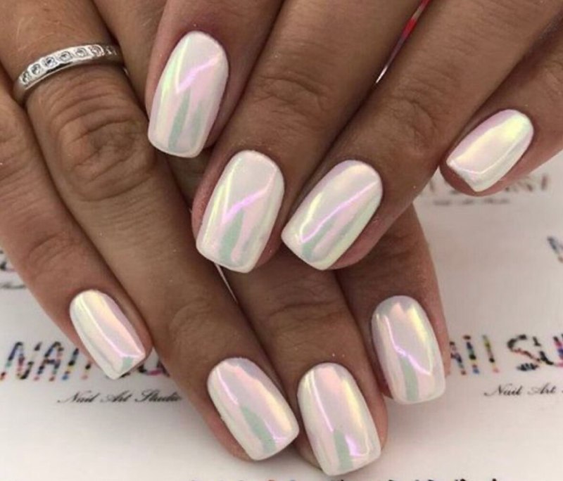 Белые ногти с втиркой Единорог