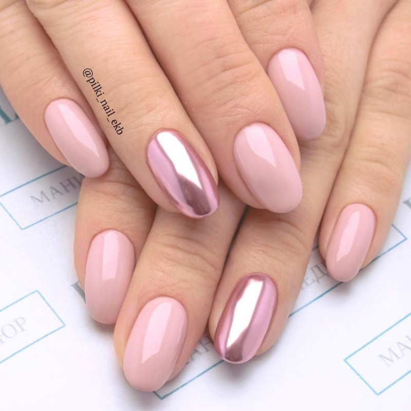 Маникюр розовый перламутровый