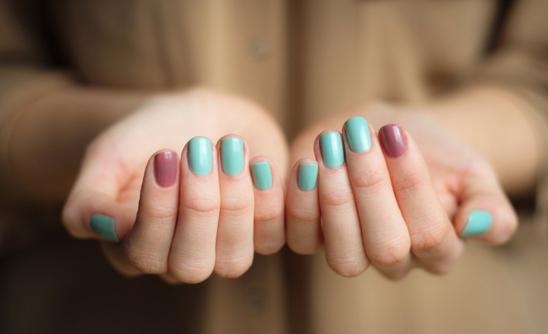 Фиолетовый маникюр