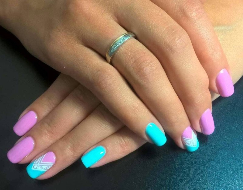Маникюр с разными цветами