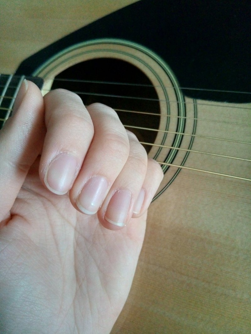 Маникюр для гитаристки
