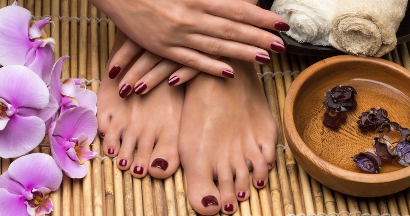 Красивый летний маникюр и педикюр