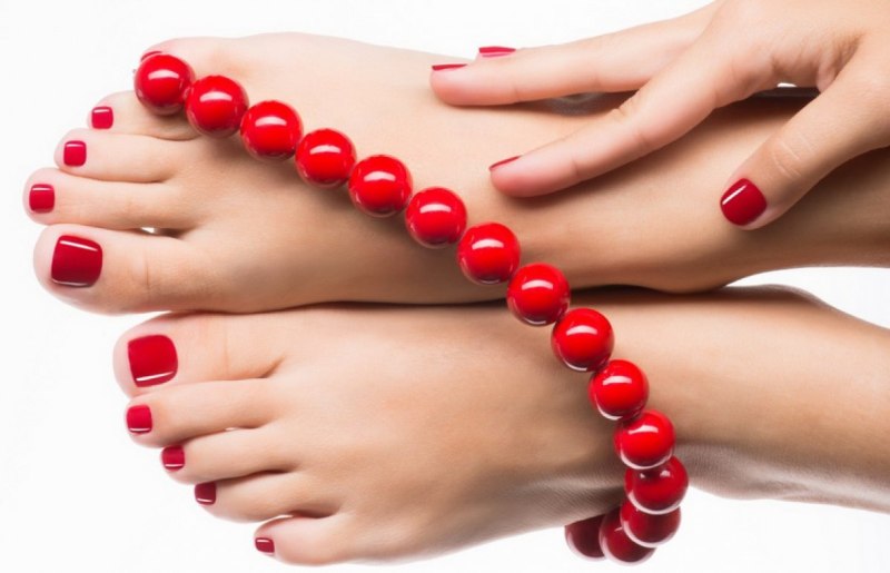 Маникюр и педикюр в одном стиле