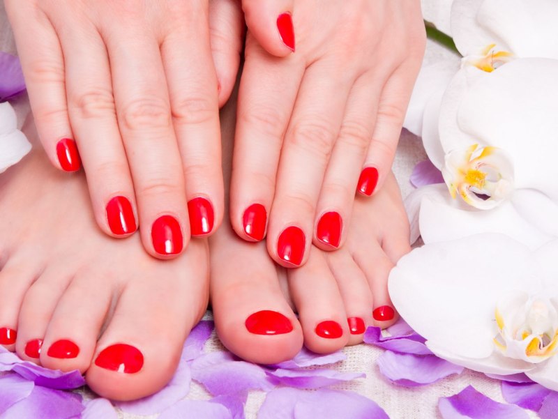 Педикюр однотонный