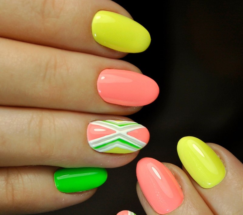 Салатовый маникюр