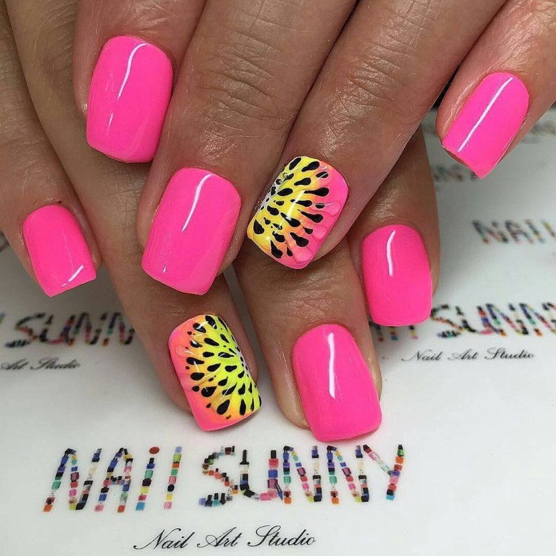 Красивые яркие летние ногти