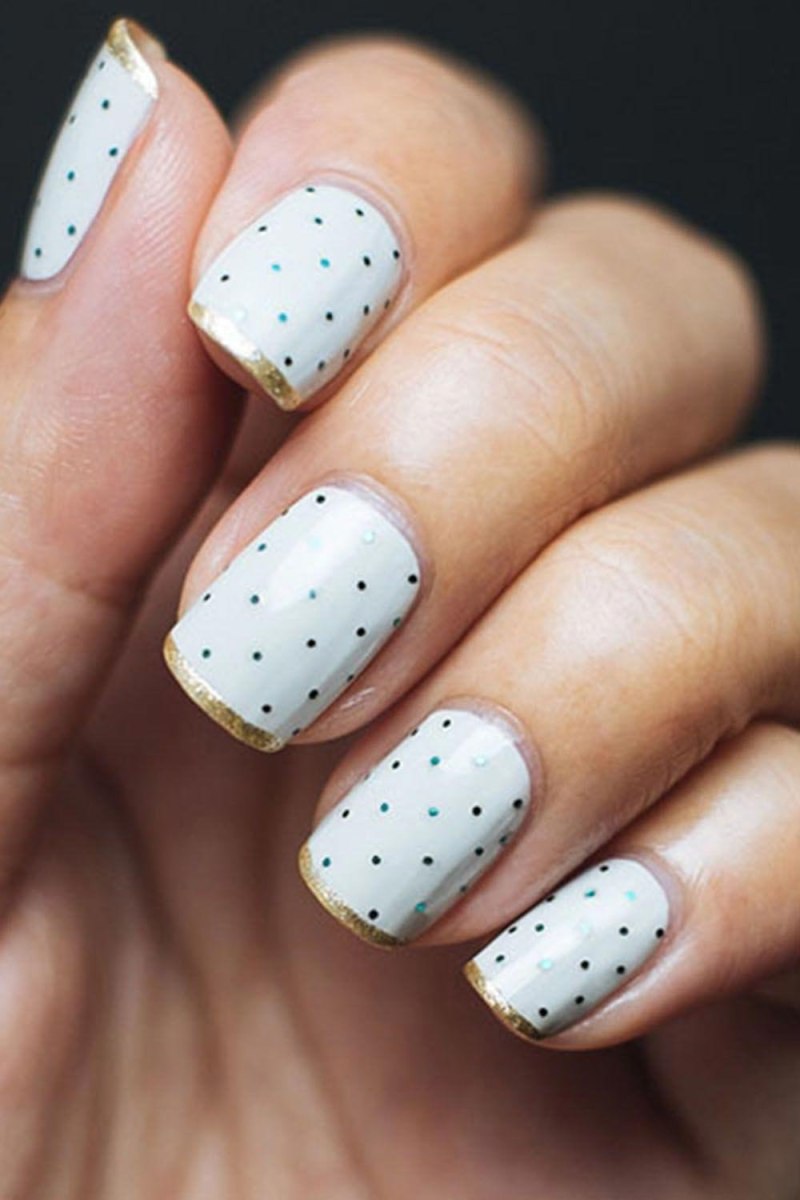 Ногти в точечку