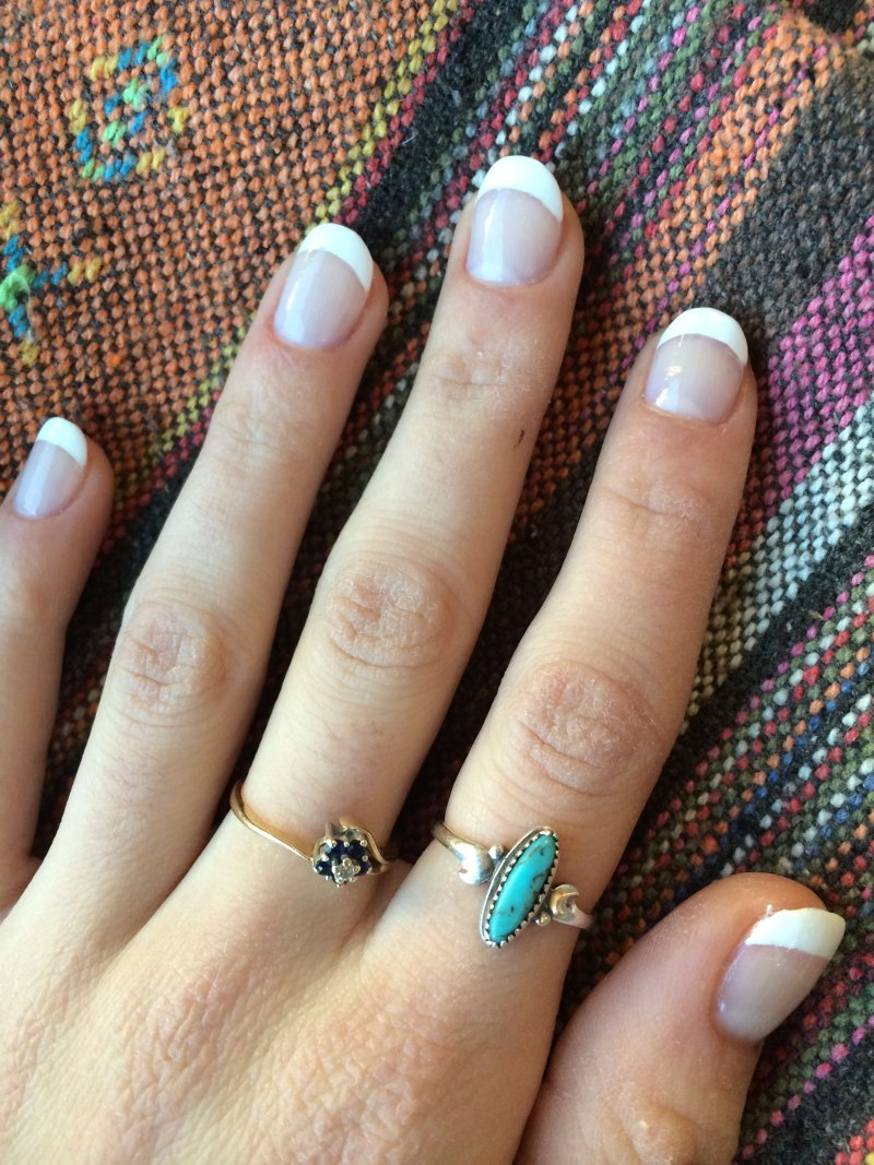 Красивый маникюр на короткие ногтевые пластины круглой формы