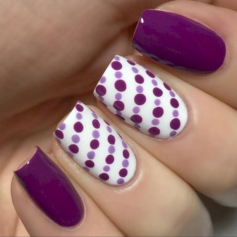 Красивый маникюр в горошек