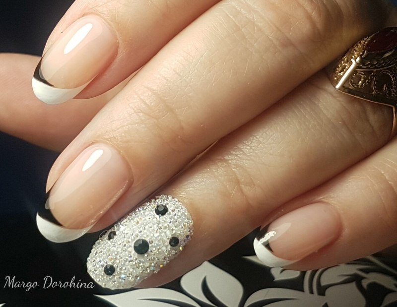 Французский маникюр с бульонками