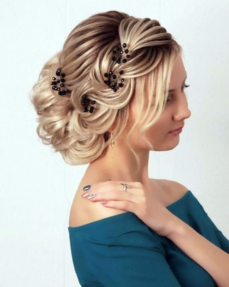 Причёски на средние волосы