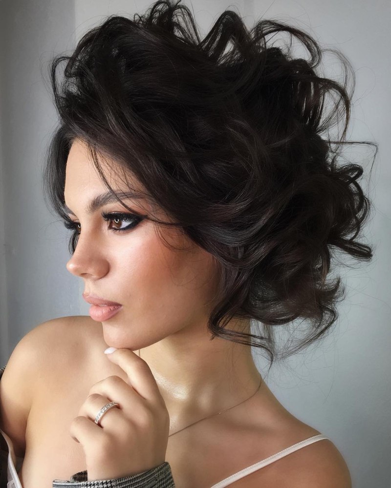 Причёска на каре вечерняя