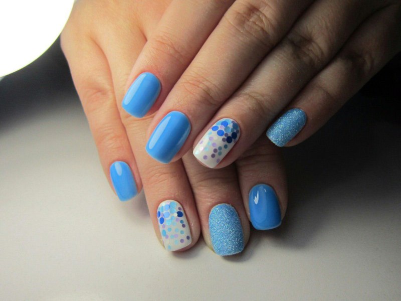 Светло голубые ногти