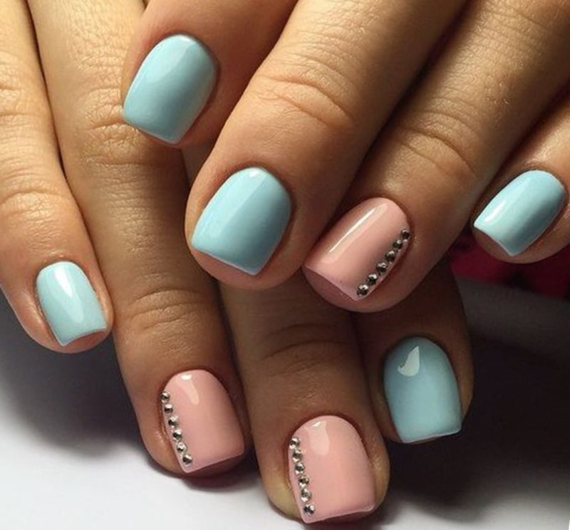 Маникюр голубого цвета