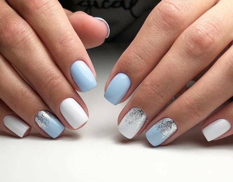 Голубые ногти