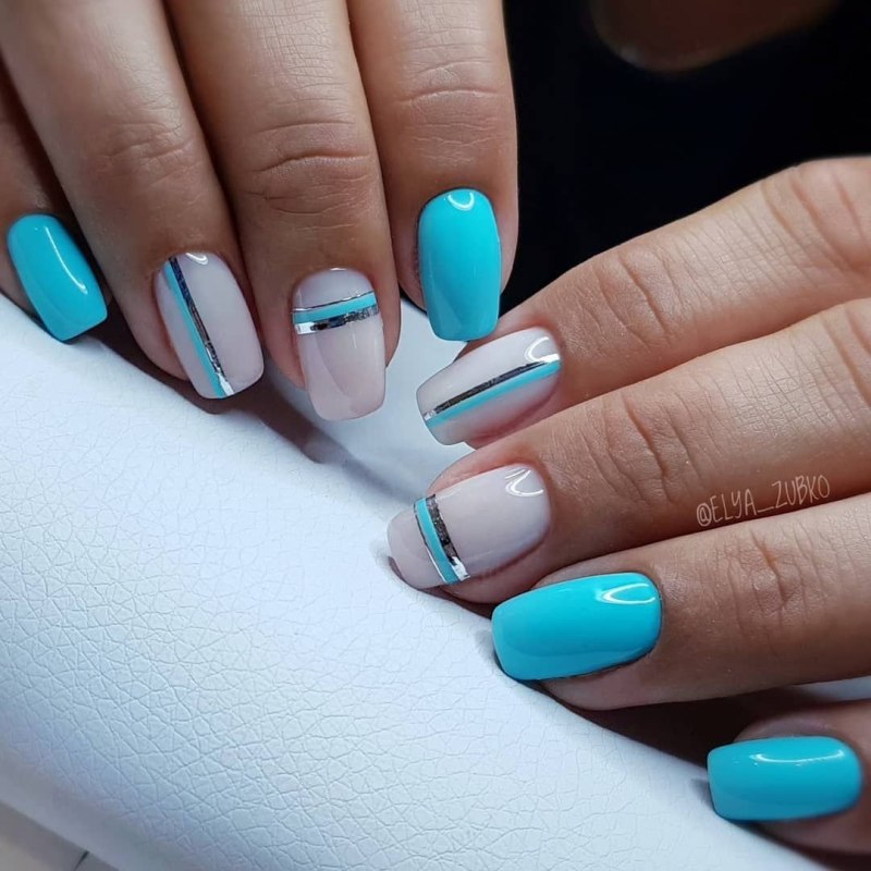 Маникюр в голубых тонах