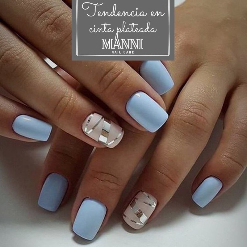 Маникюр на короткие ногти голубого цвета