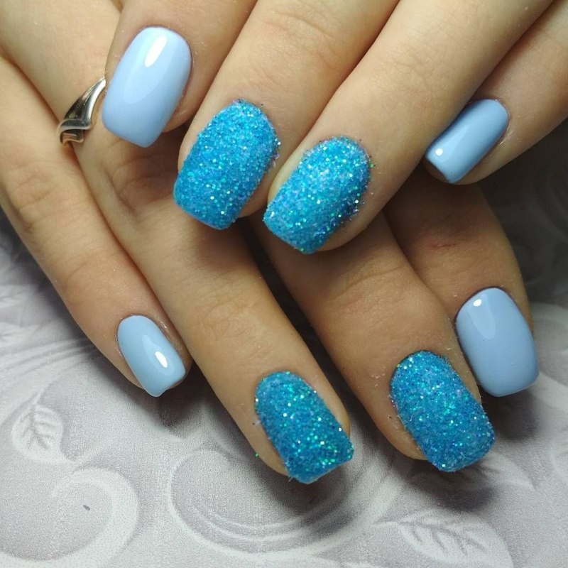 Голубойманикбр на короткие ногти