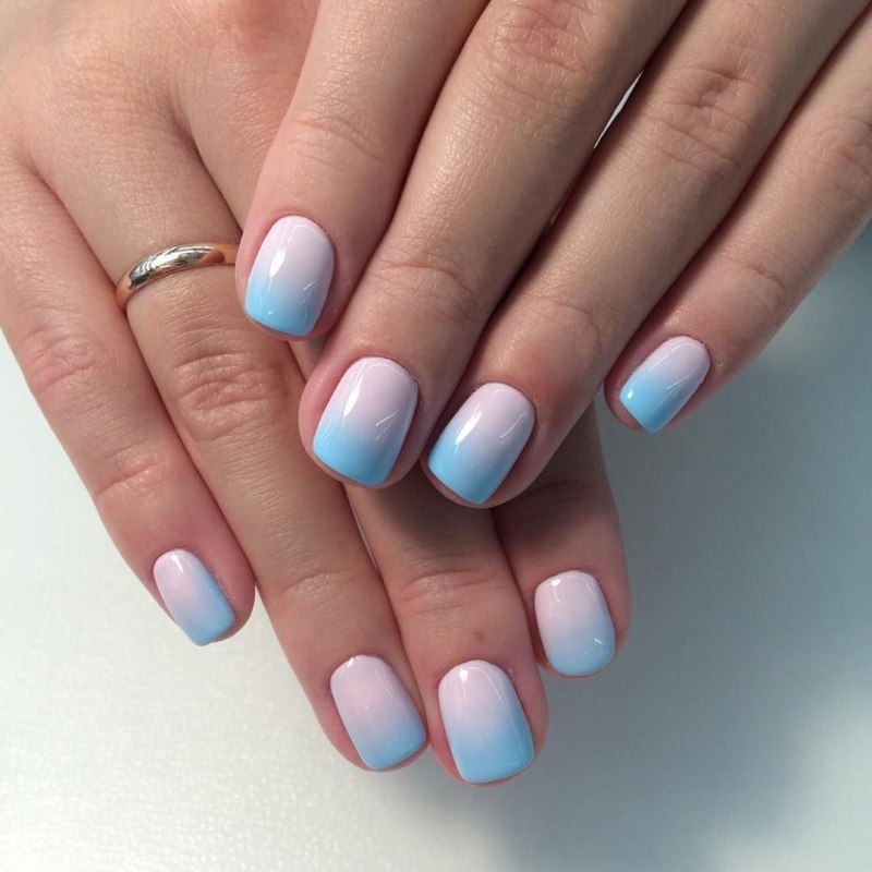 Голубые ногти
