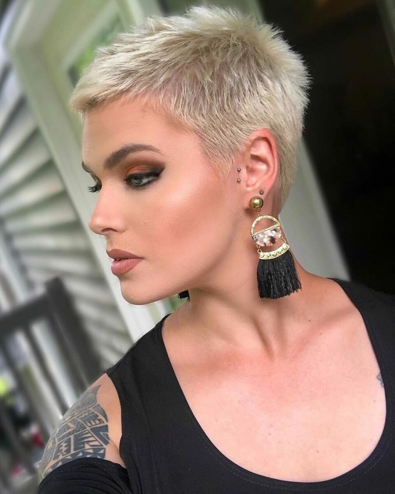 Стрижка ("Pixie", "Undercut")