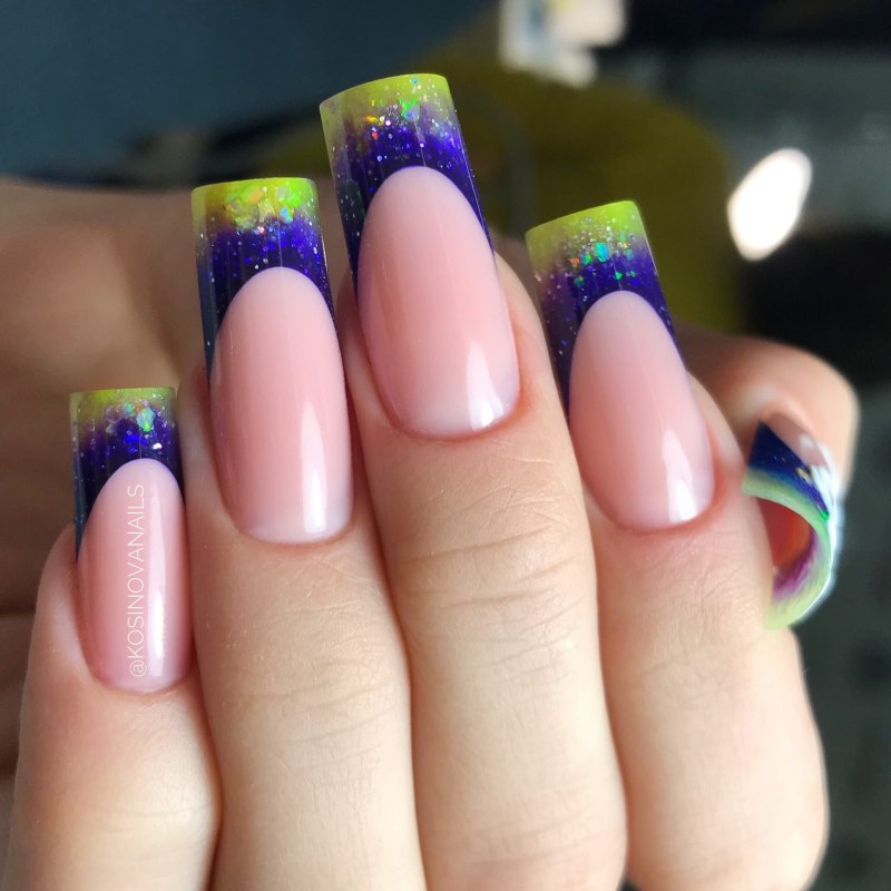 Летний лунный маникюр