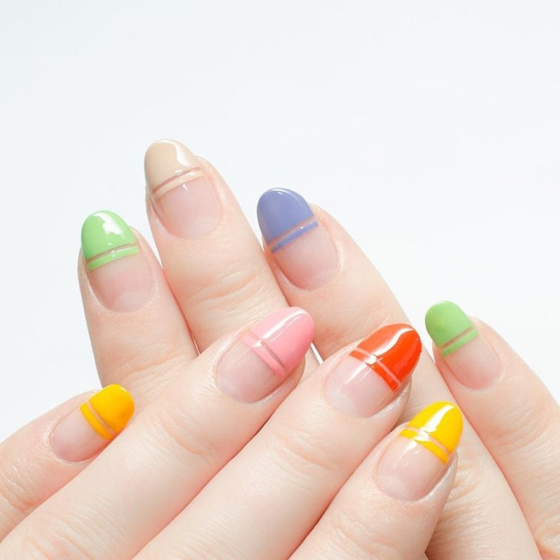 Маникюр с цветными кончиками